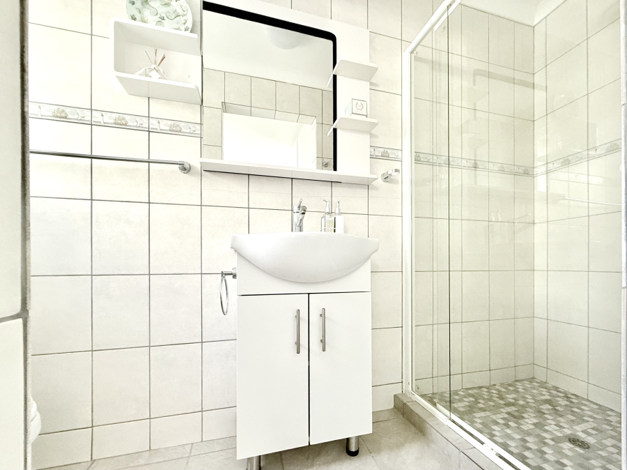 3 Bedroom Property for Sale in Sandbaai Western Cape